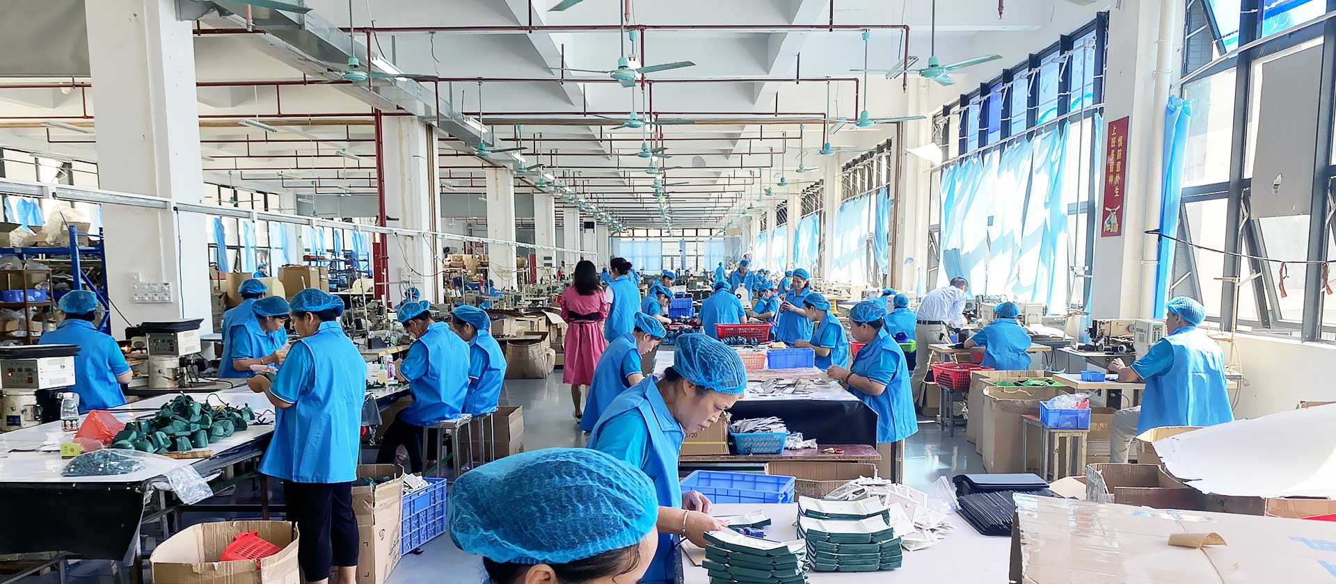 20余年行业经验，个性化箱包定制解决方案