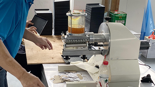 迪先箱包对商务通勤包的多功能性介绍