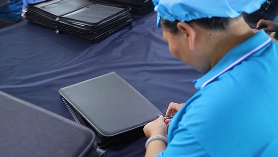 迪先箱包分享商务通勤包的选购策略