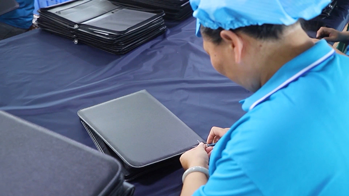 迪先箱包分享商务通勤包的选购策略